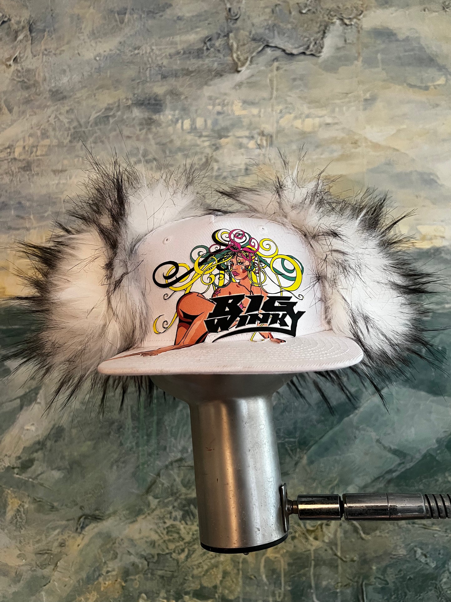 THE WHITE BIG CAP