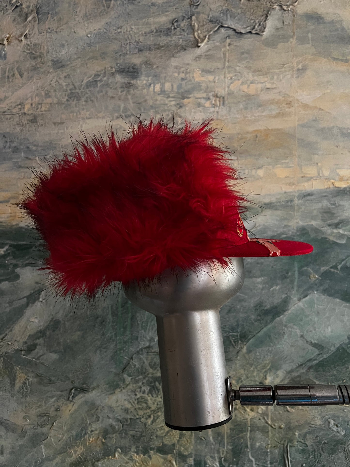 THE RED BIG CAP