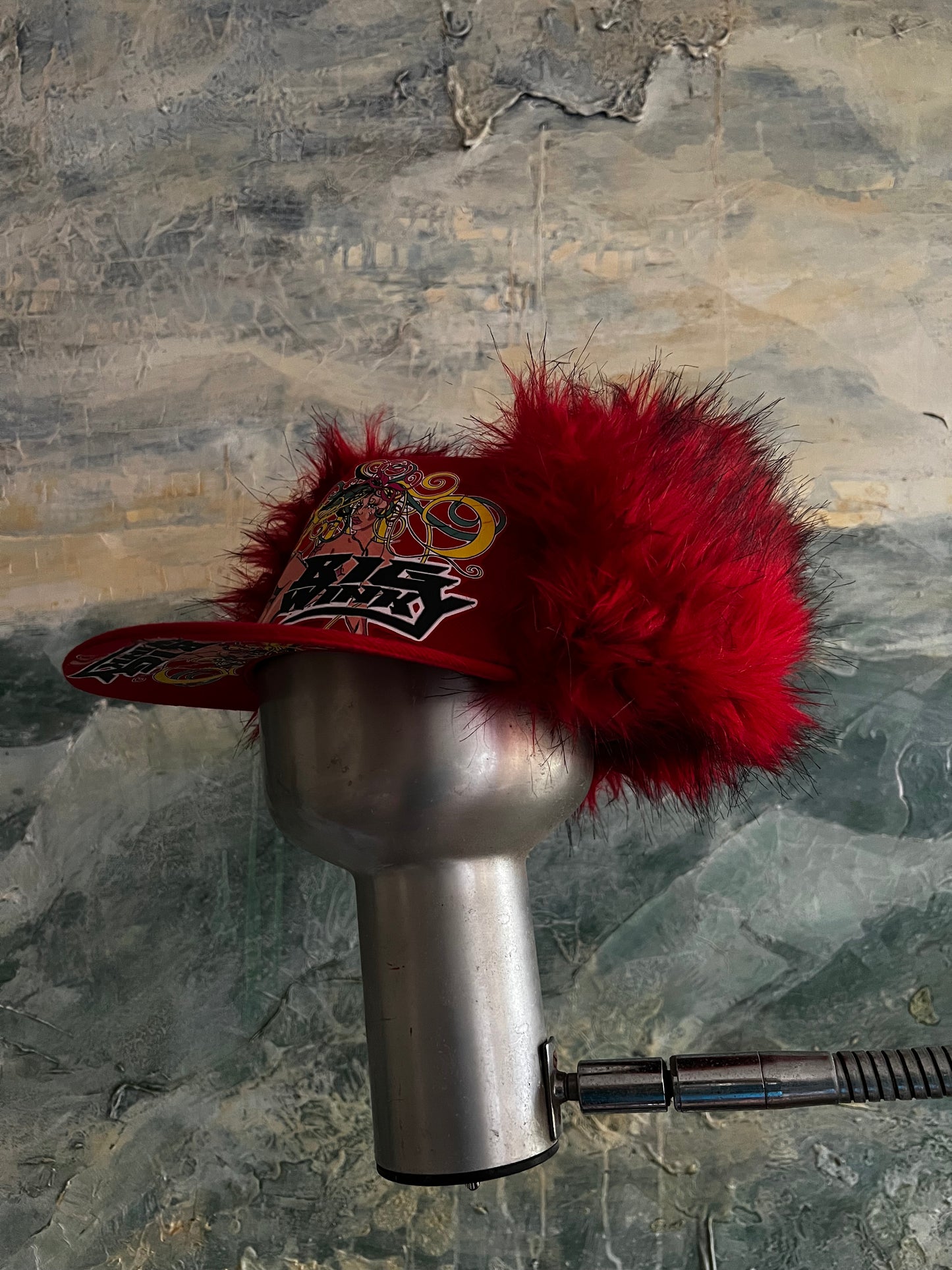 THE RED BIG CAP