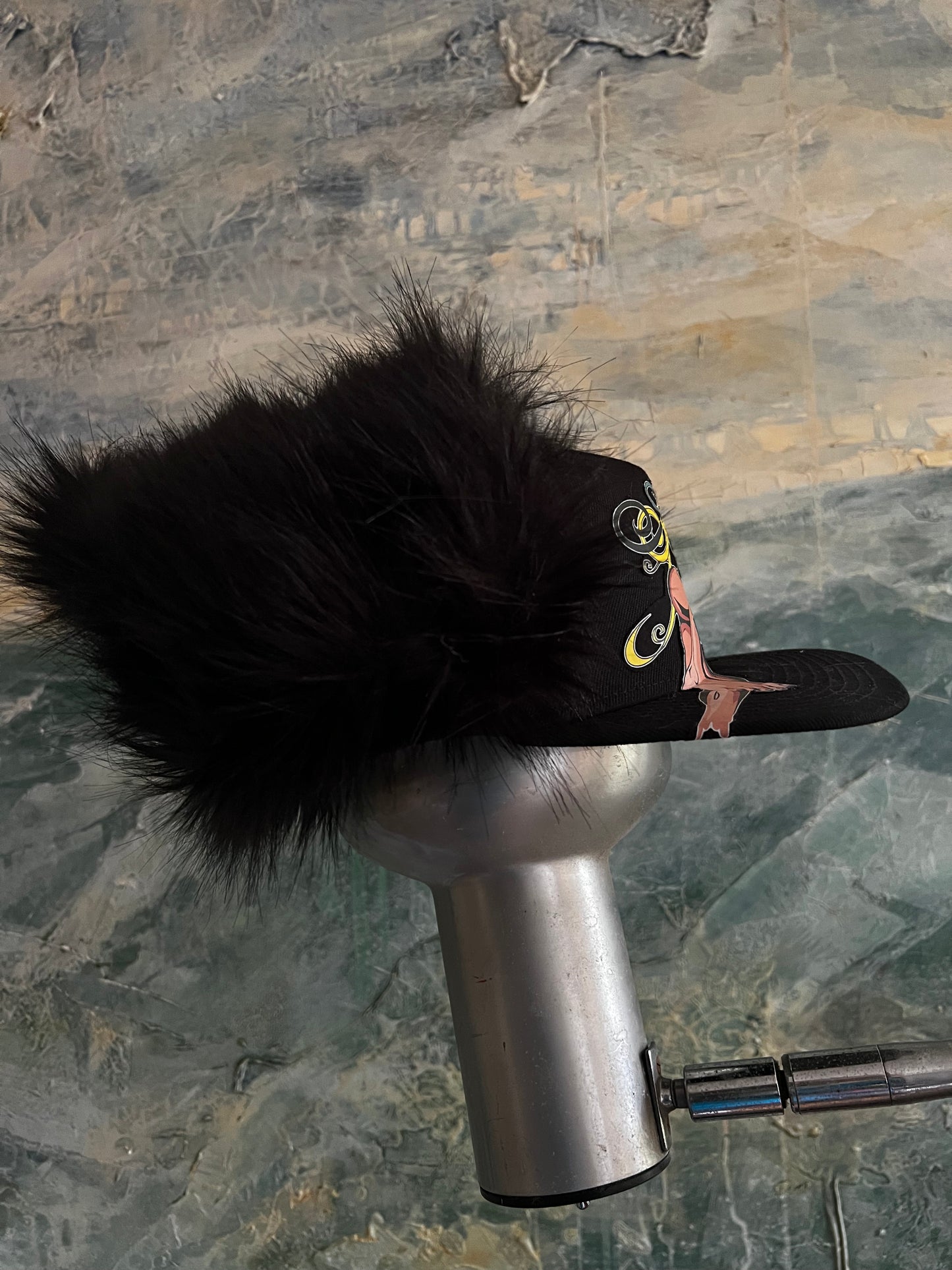 THE BLACK BIG CAP
