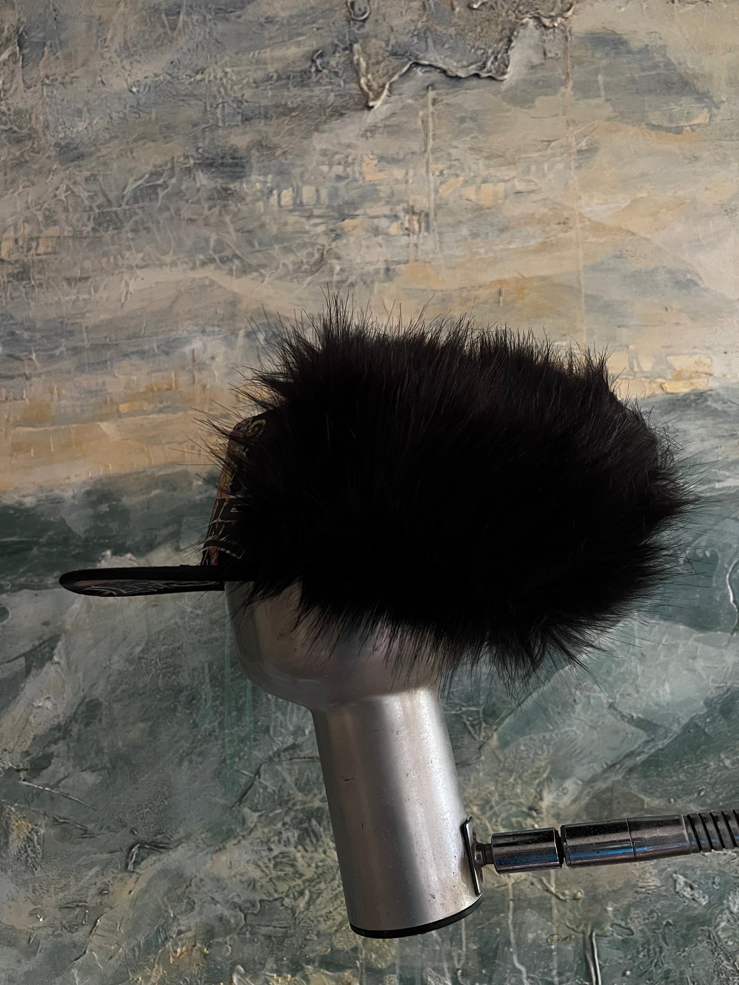 THE BLACK BIG CAP