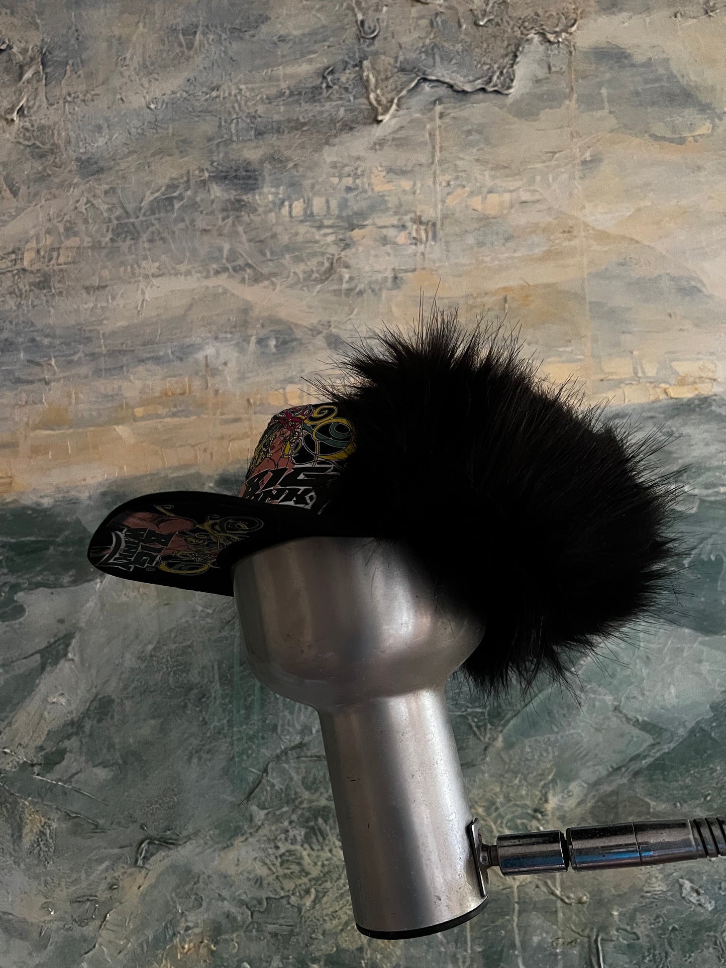 THE BLACK BIG CAP