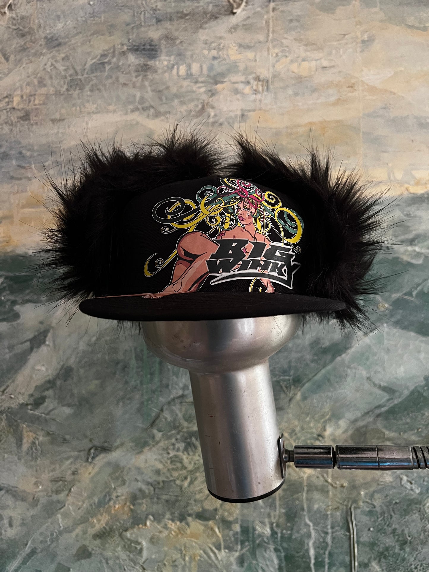 THE BLACK BIG CAP