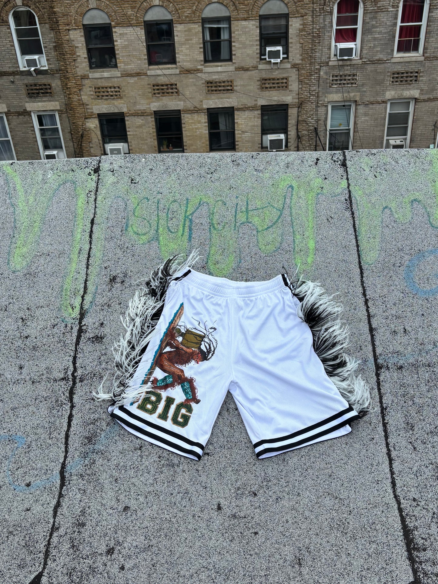 White Big Win Lampshorts
