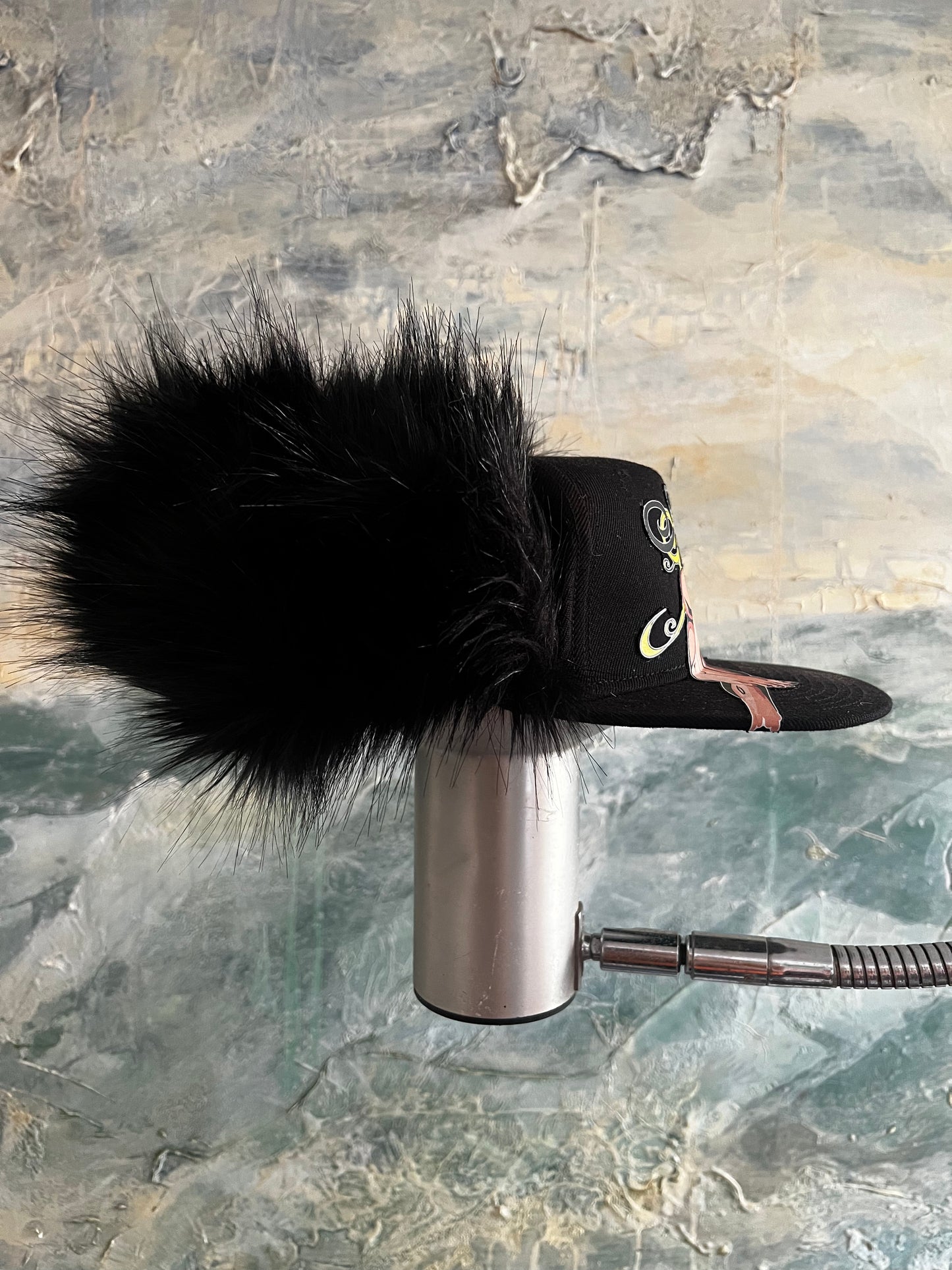 THE BLACK BIG CAP