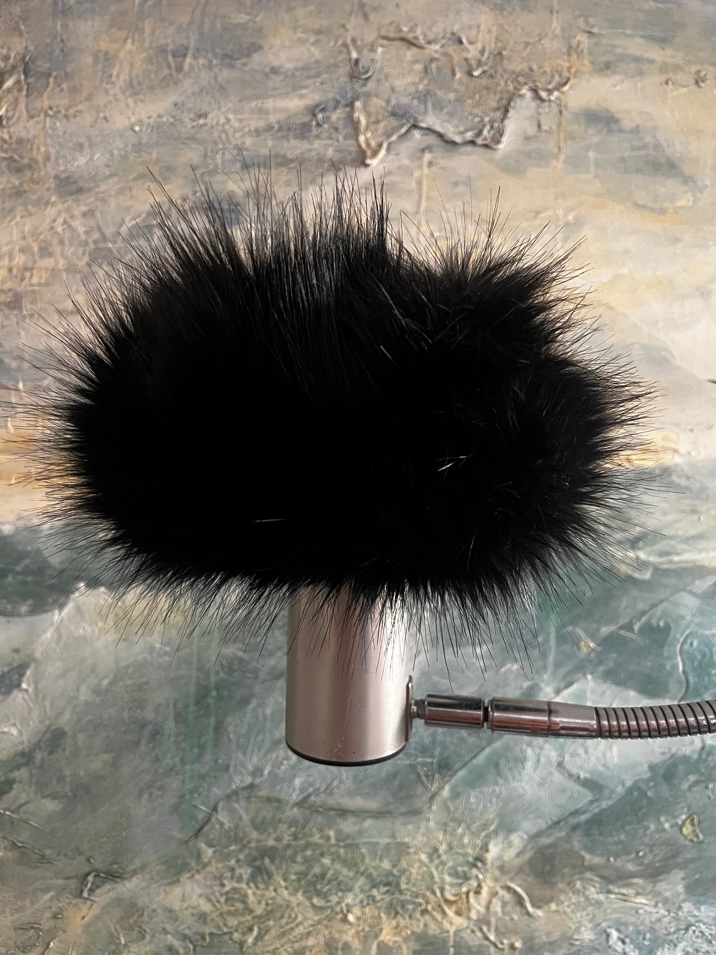 THE BLACK BIG CAP